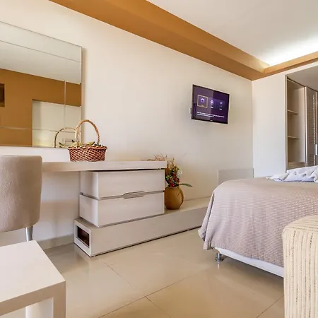 Otel Kamari 4*