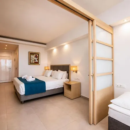 Kamari Hotel 4*