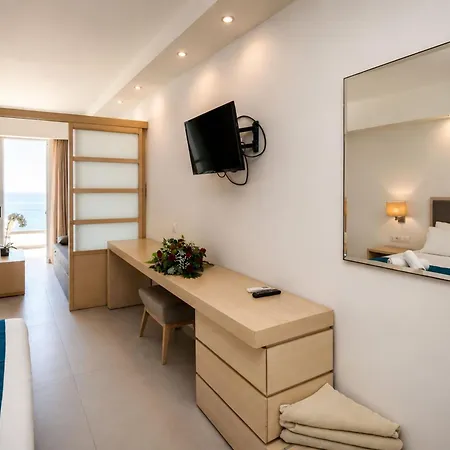 Kamari Hotel 4*