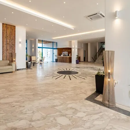 Hotel Kamari 4*