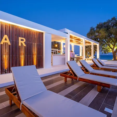 Kamari Hotel