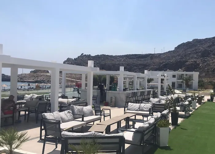Kamari Hotel