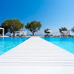 Отель Kamari 4*