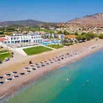 Kamari Hotel 4*