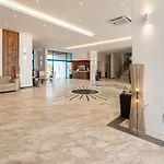 Отель Kamari 4*