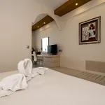 Kamari Отель 4*
