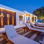 Kamari Hotel