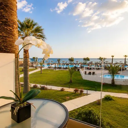 Kamari Hotel 4*