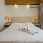 Kamari Hotel 4*